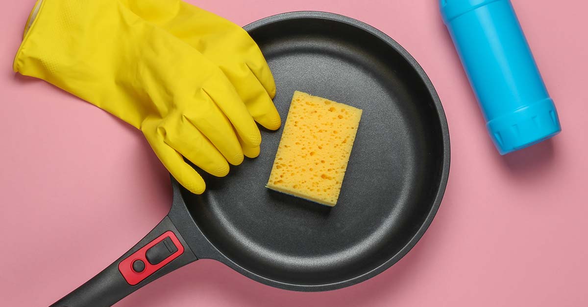 How to clean a non-stick pan