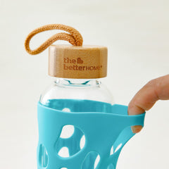 The Better Home Borosilicate Glass Water Bottle With Sleeve 550Ml | Non Slip Silicon Sleeve & Bamboo Lid | Water Bottles For Fridge (Pack Of 1), Light Blue