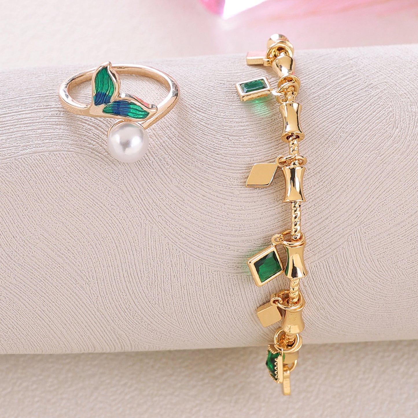 Yellow Chimes adjustable jewelry set - gold and green elegance