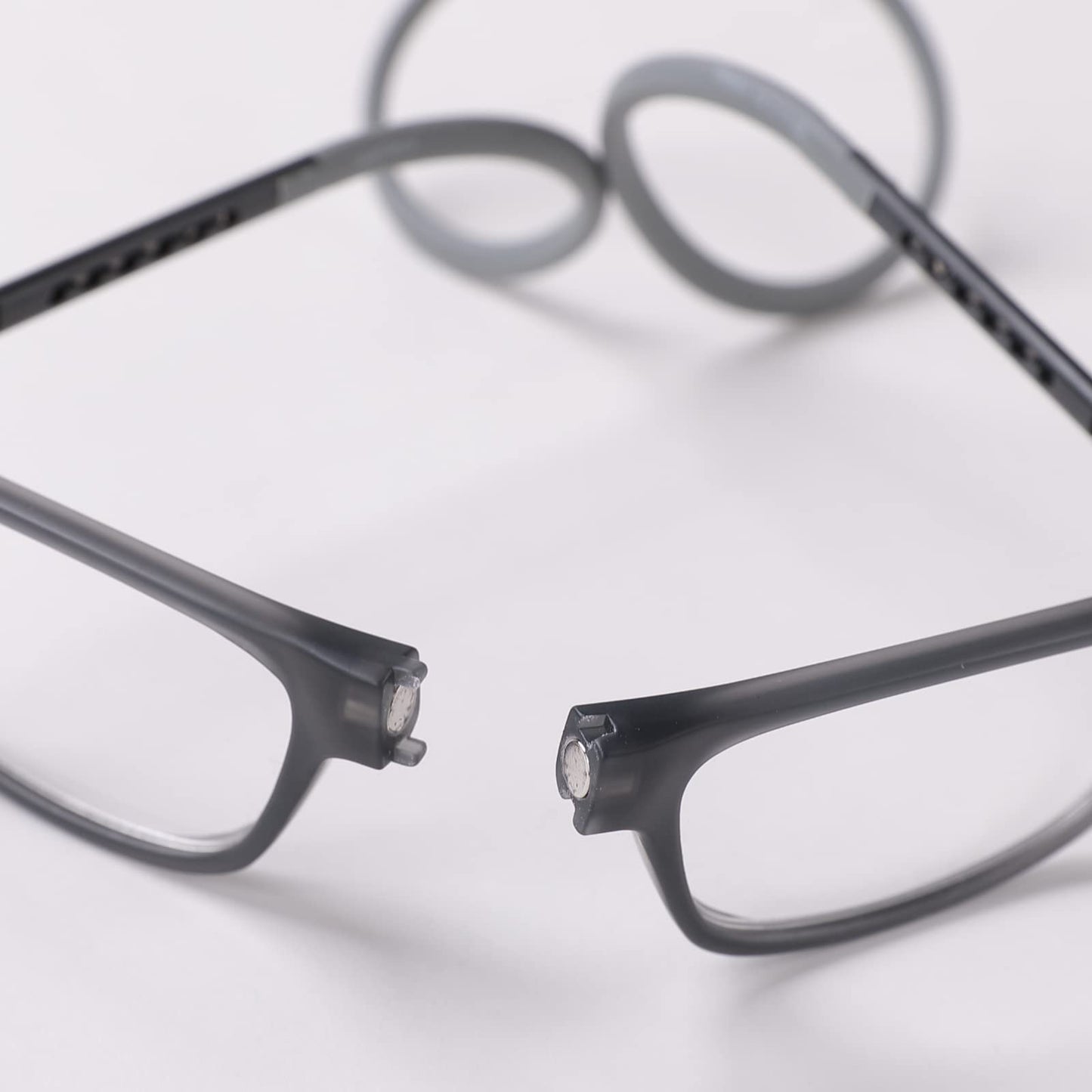 Intellilens Magnetic Reading Glasses - Stylish foldable design