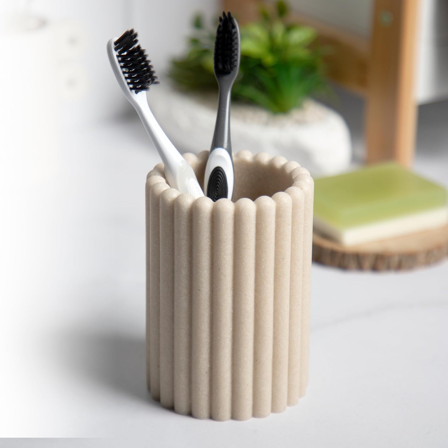 Anko resin toothbrush holder - elegant decor item