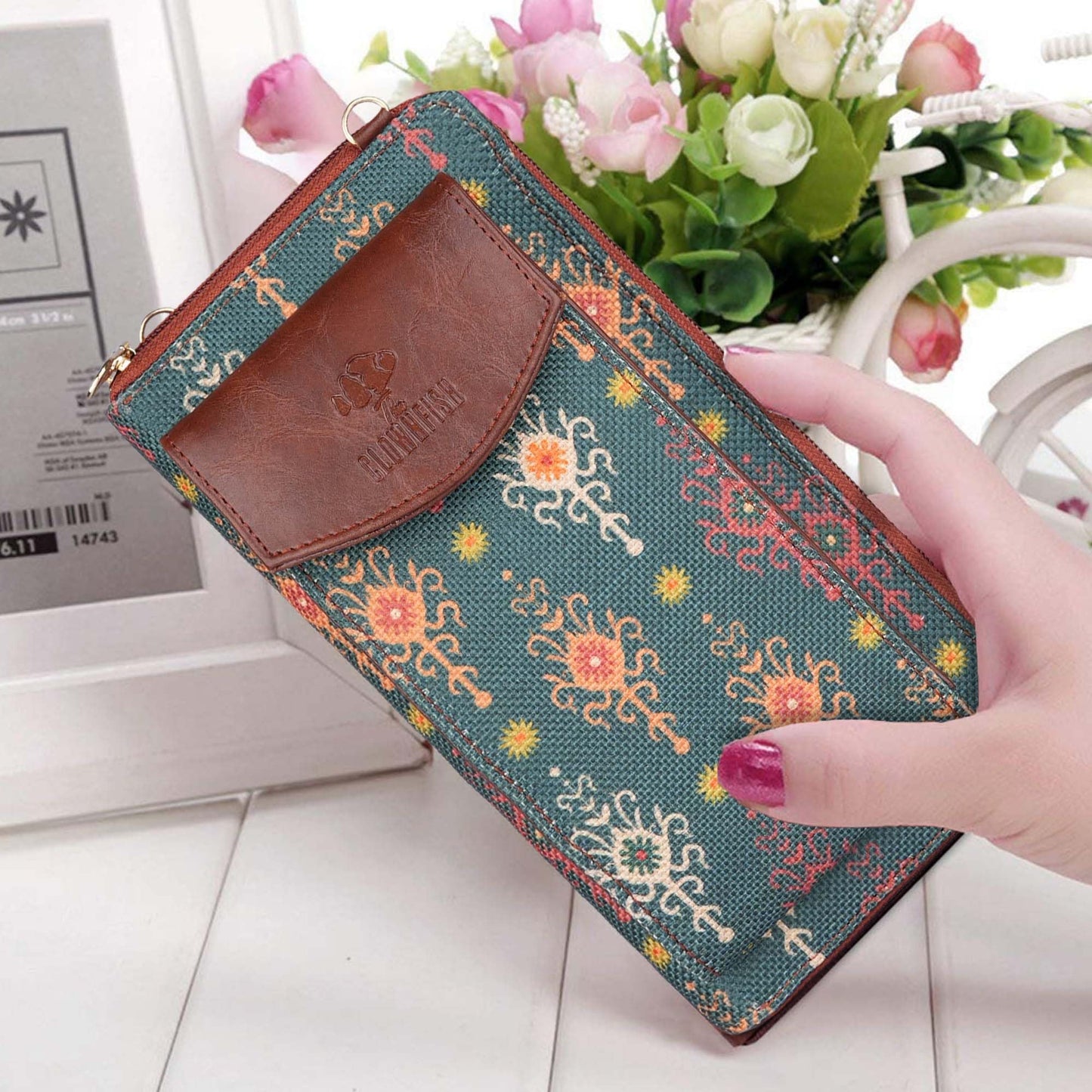 Clownfish ladies wallet - stylish daily travel companion