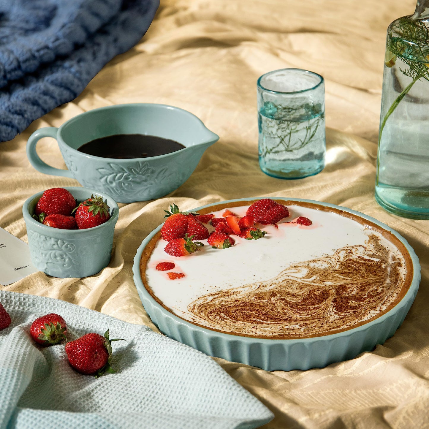 Heart-Shaped Ceramic Tart Dish - Microwave & Oven Safe | Baking & Serving Tray | 1500 ml | Blue