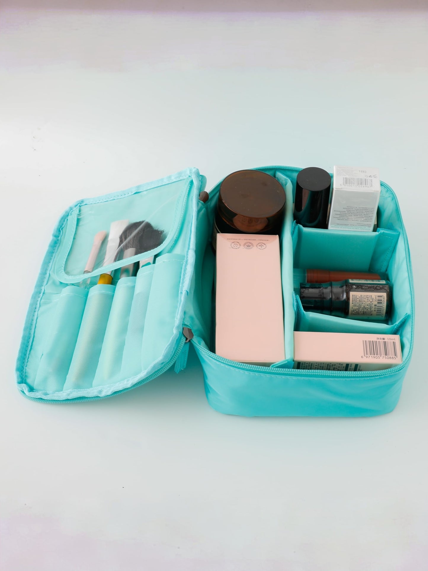 UMAI Makeup Storage Bag - Lightweight and durable design
