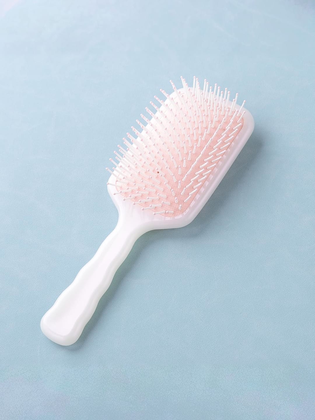 UMAI detangler hair brush - smooth and shiny finish