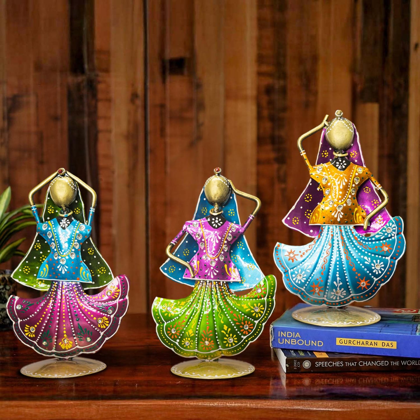 Ekhasa decorative dancers - Living room centerpiece