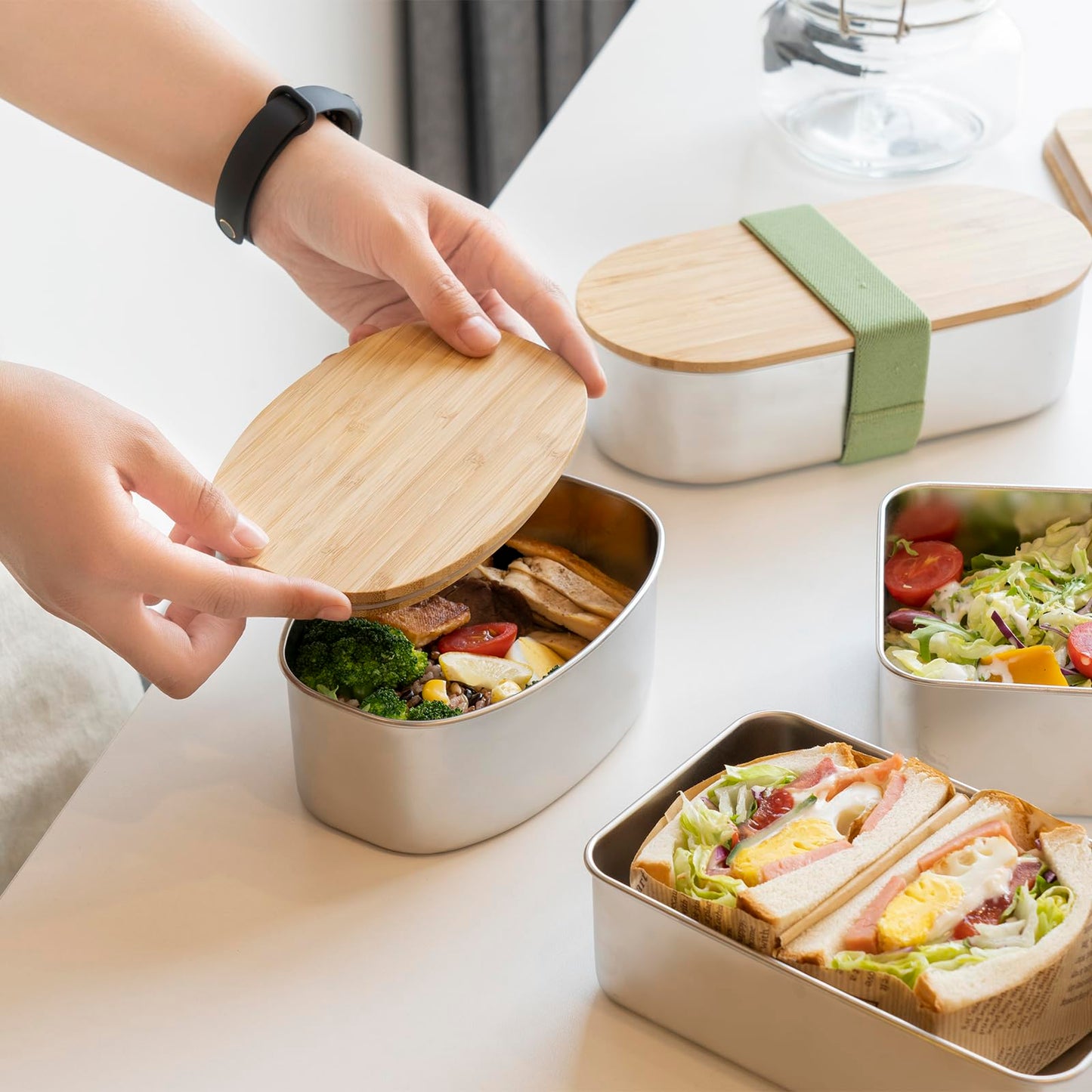 Stainless Steel Lunch Box - Microwave Safe, Durable, Stain Resistant | Includes Bamboo Lid | 960ml | Silver